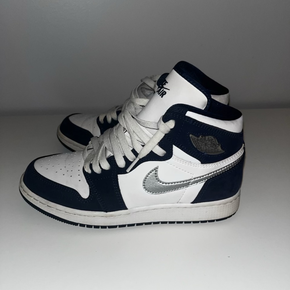 midnight navy jordan 1s